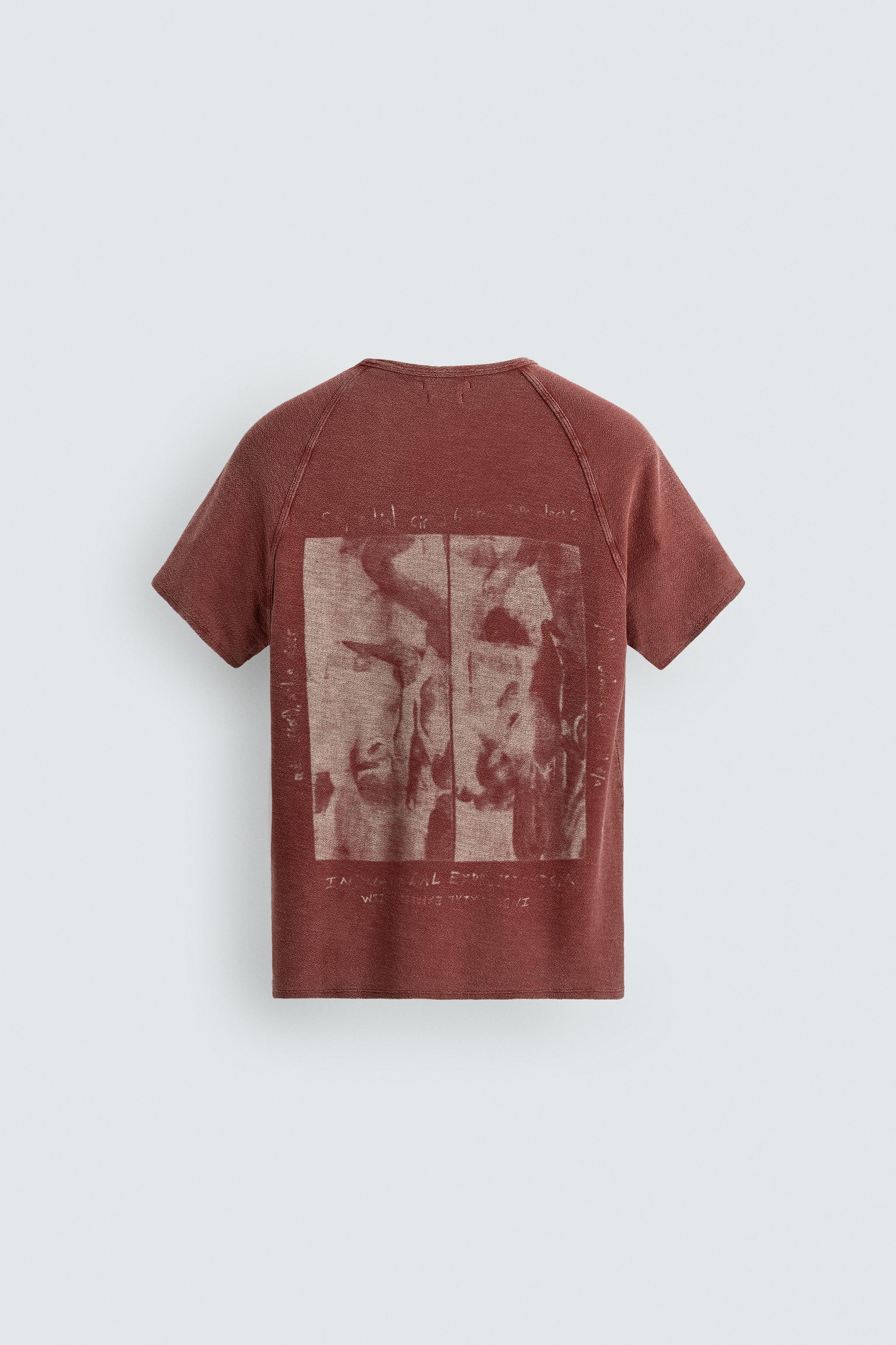 T-SHIRT EN MAILLE À IMPRIMÉS DÉLAVÉS